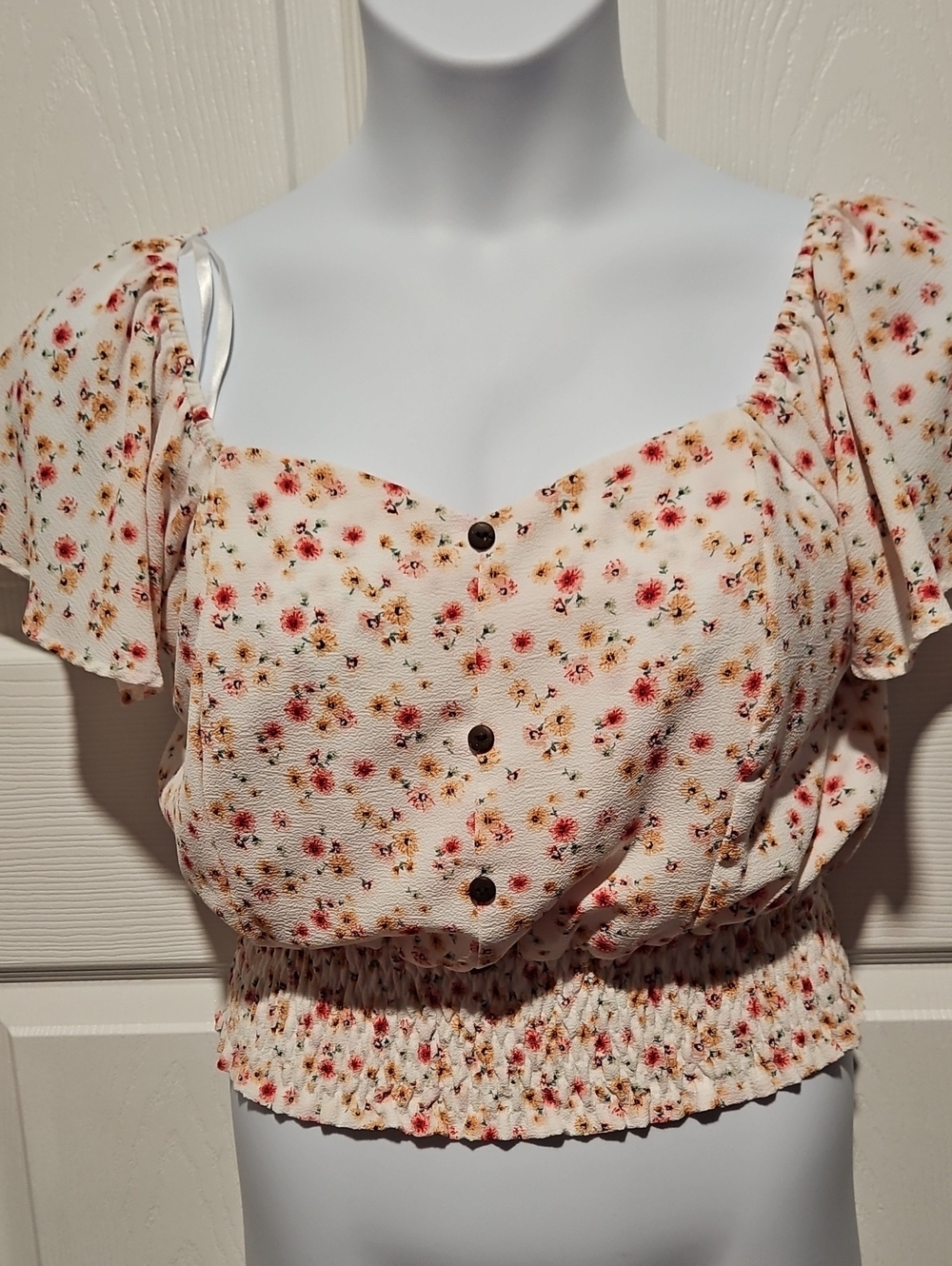 Monteau Cream Floral Button-Front Smocked Crop Top